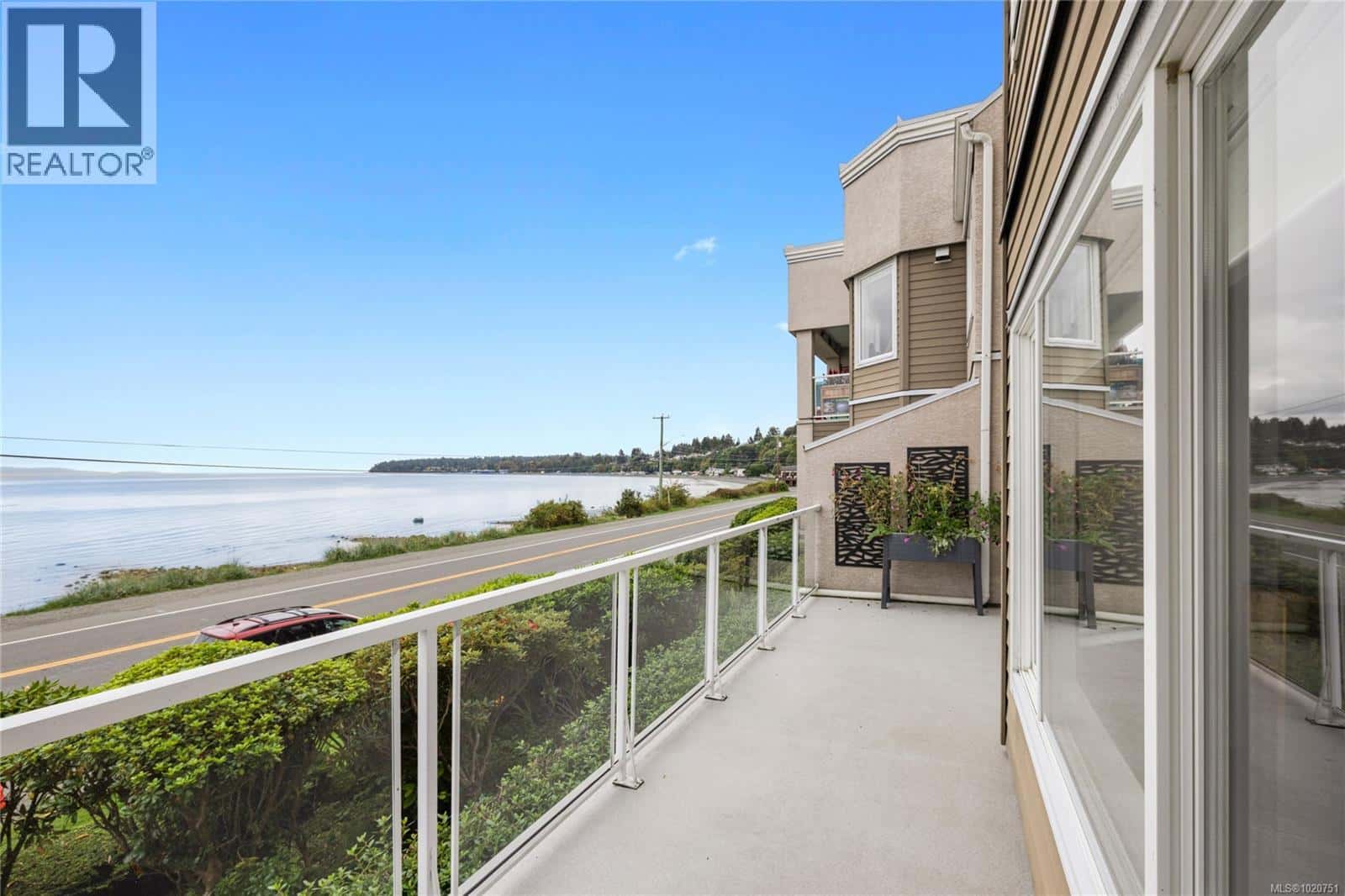 103 3156 Island Hwy W — Qualicum Beach, British Columbia - Photo 3 of 21