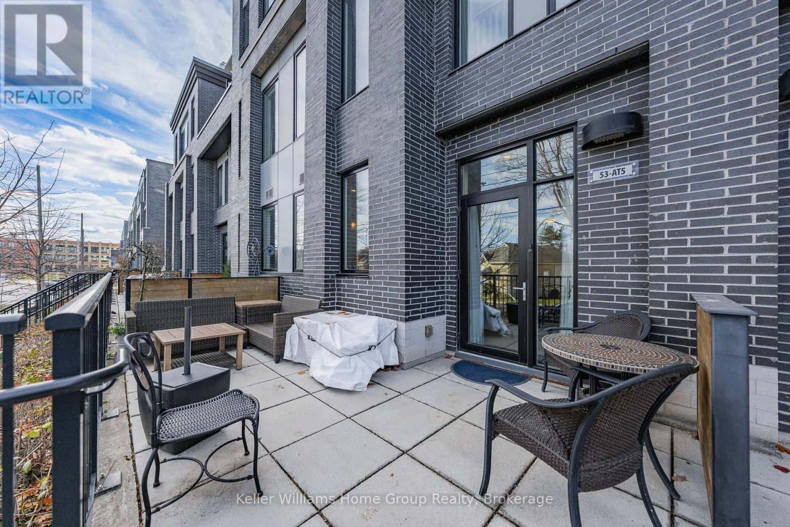 AT5 - 53 ARTHUR STREET S — Guelph (St. Patrick's Ward), Ontario - Photo 3 of 49