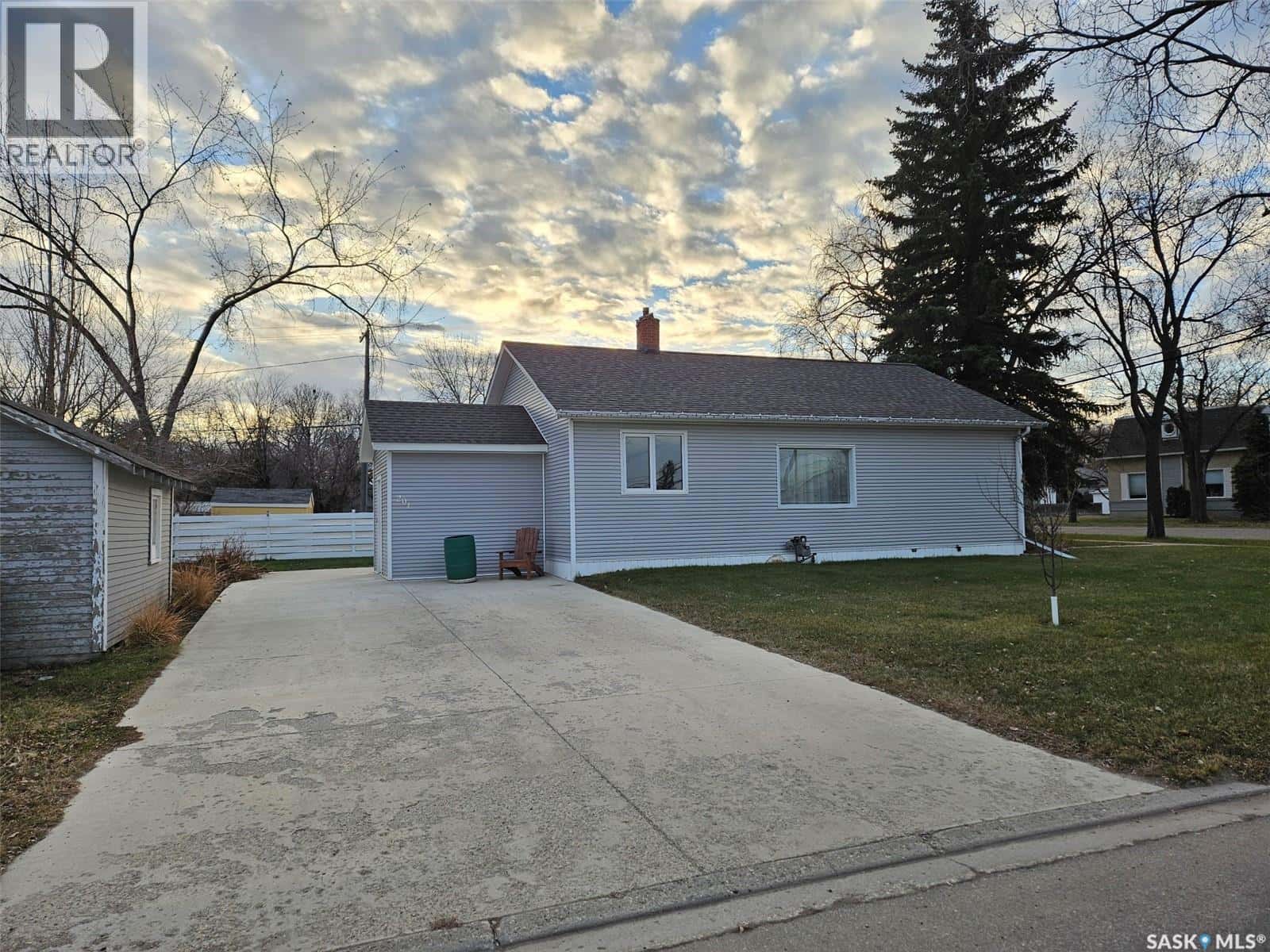 201 Souris AVENUE E — Carlyle, Saskatchewan - Photo 2 of 22