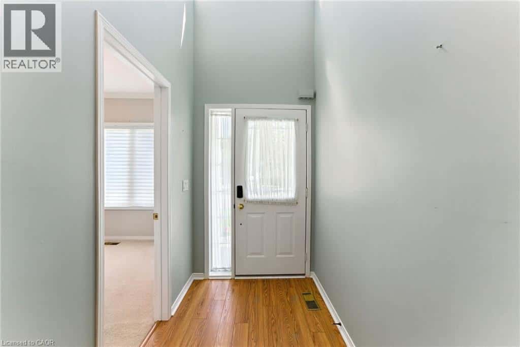 40 WESLEYAN Court Unit# 6 — Ancaster, Ontario - Photo 4 of 49