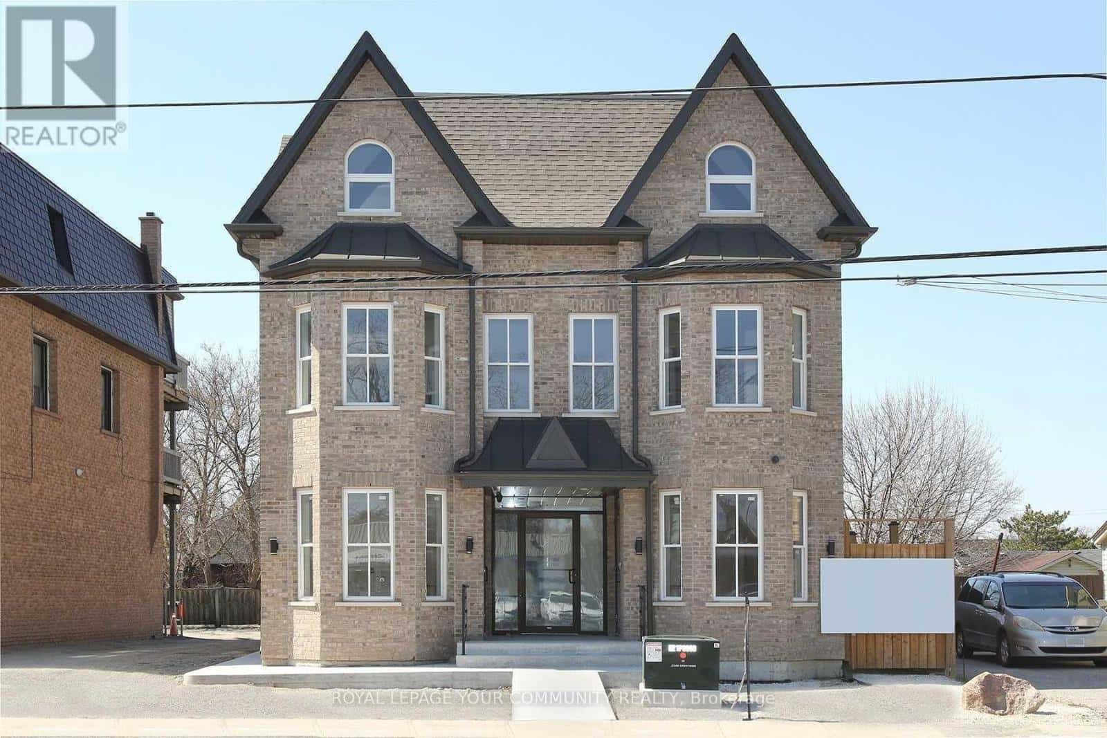 352 Main Street North 2B