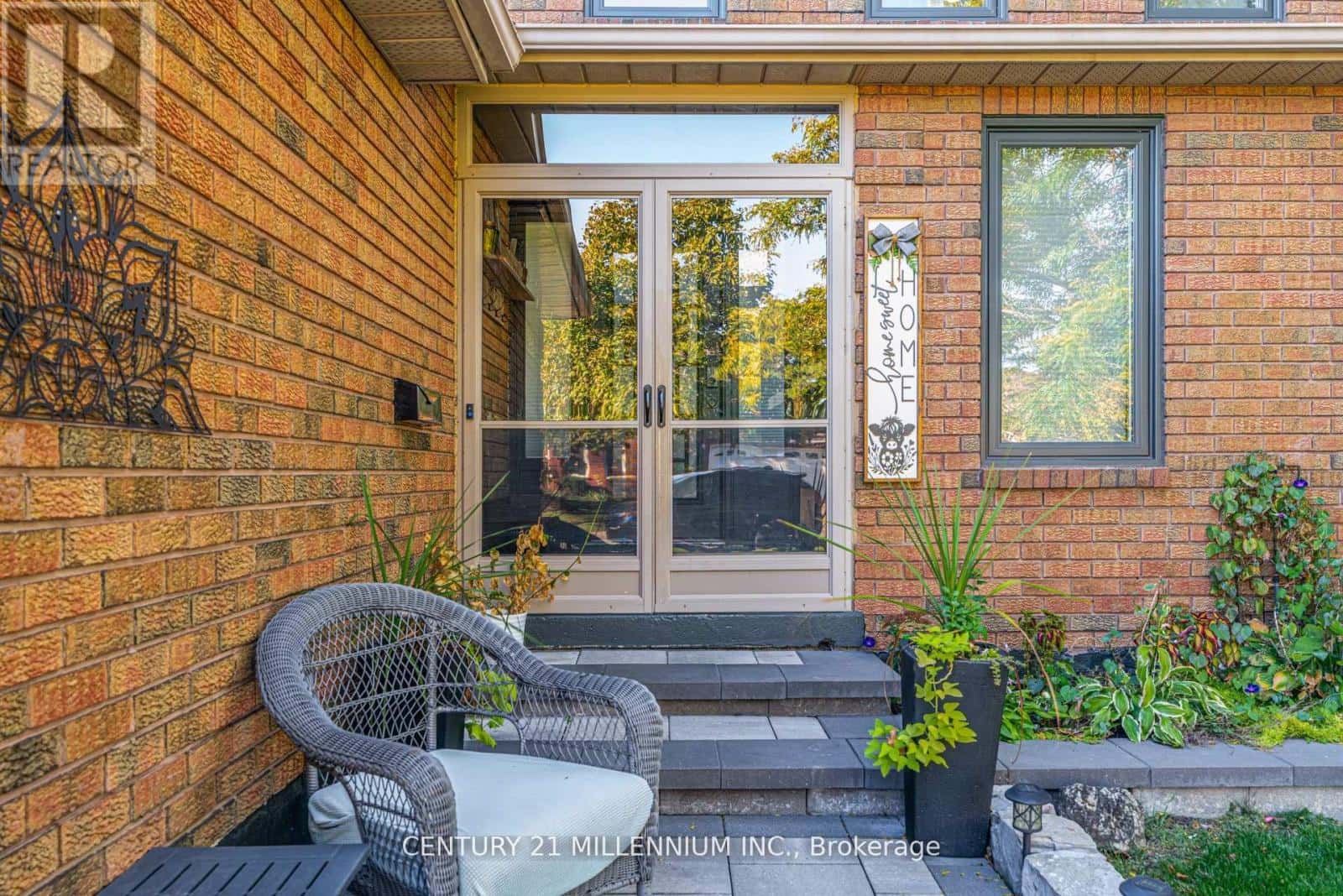 28 BRISTOL AVENUE — Brampton (Northwood Park), Ontario - Photo 2 of 50