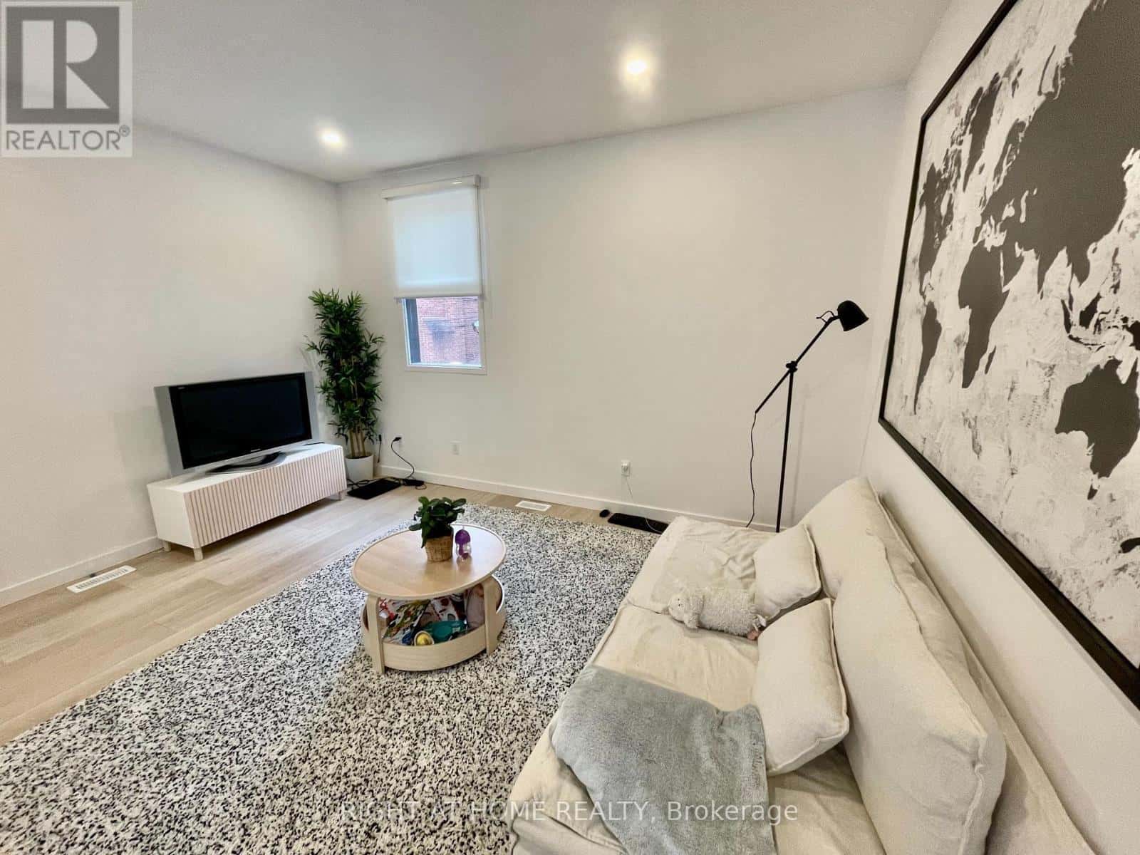 5 - 367 HOWLAND AVENUE — Toronto (Casa Loma), Ontario - Photo 3 of 10