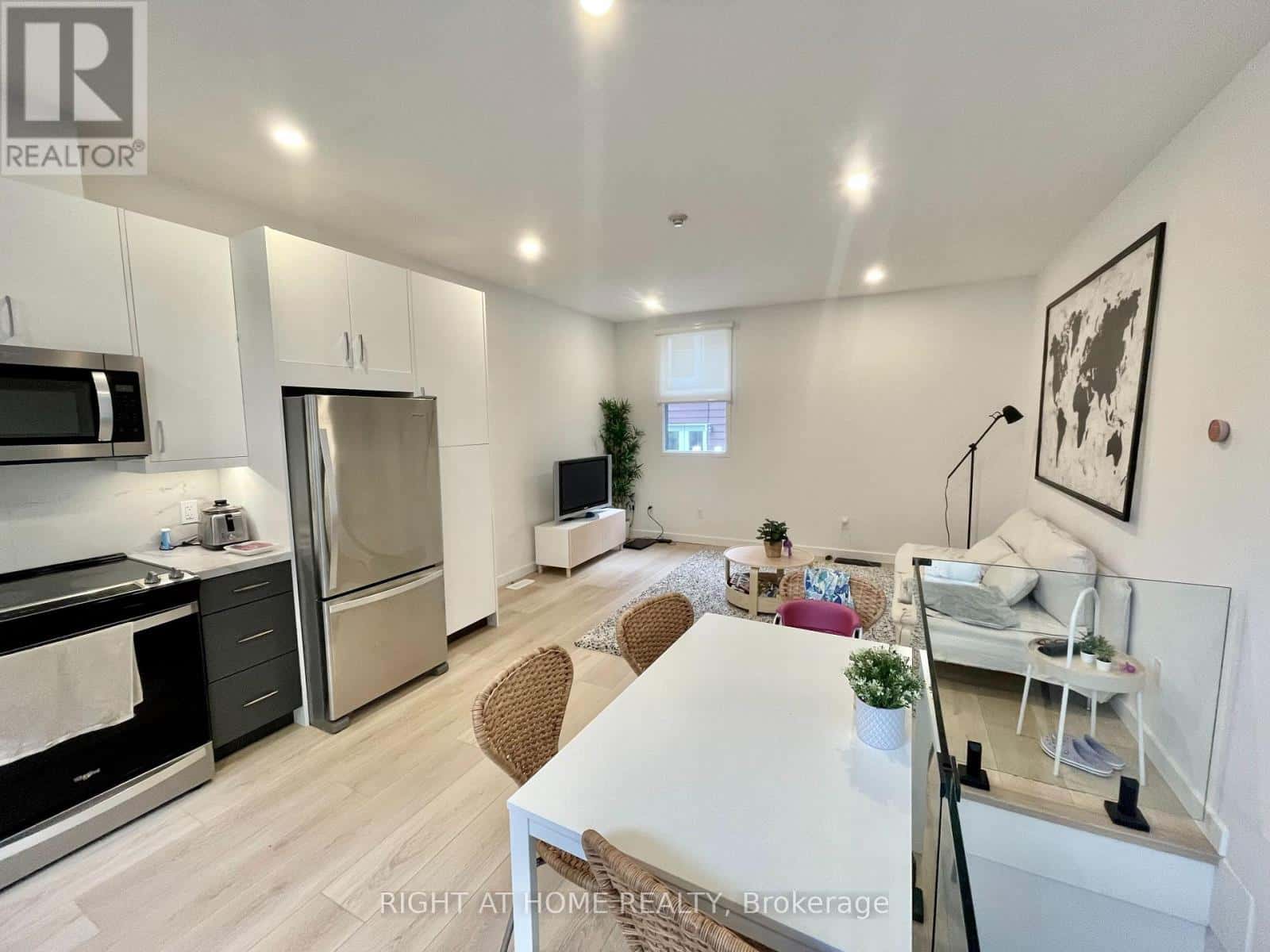 5 - 367 HOWLAND AVENUE — Toronto (Casa Loma), Ontario - Photo 4 of 10