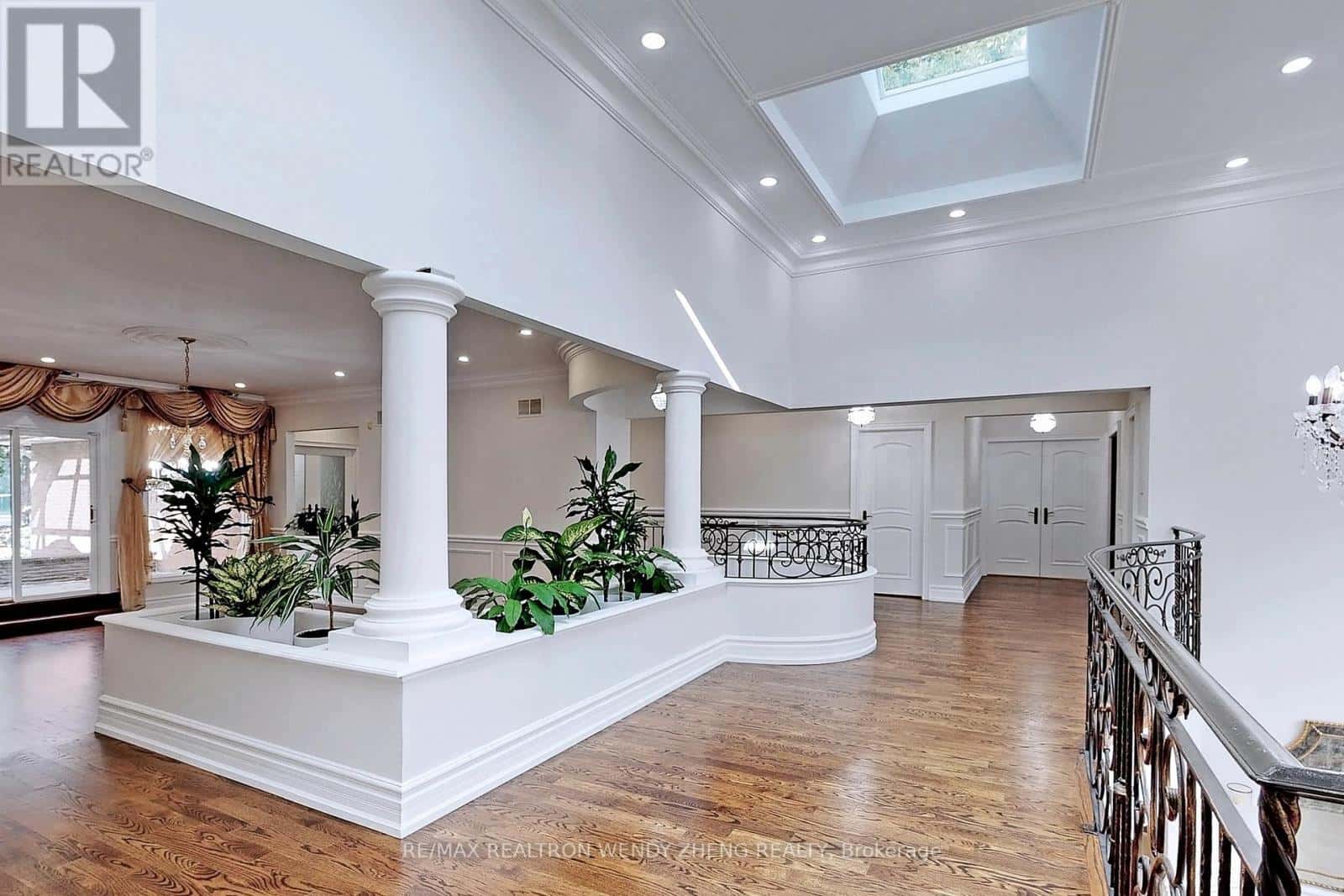 305 WOODLAND ACRES CRESCENT — Vaughan, Ontario - Photo 4 of 21