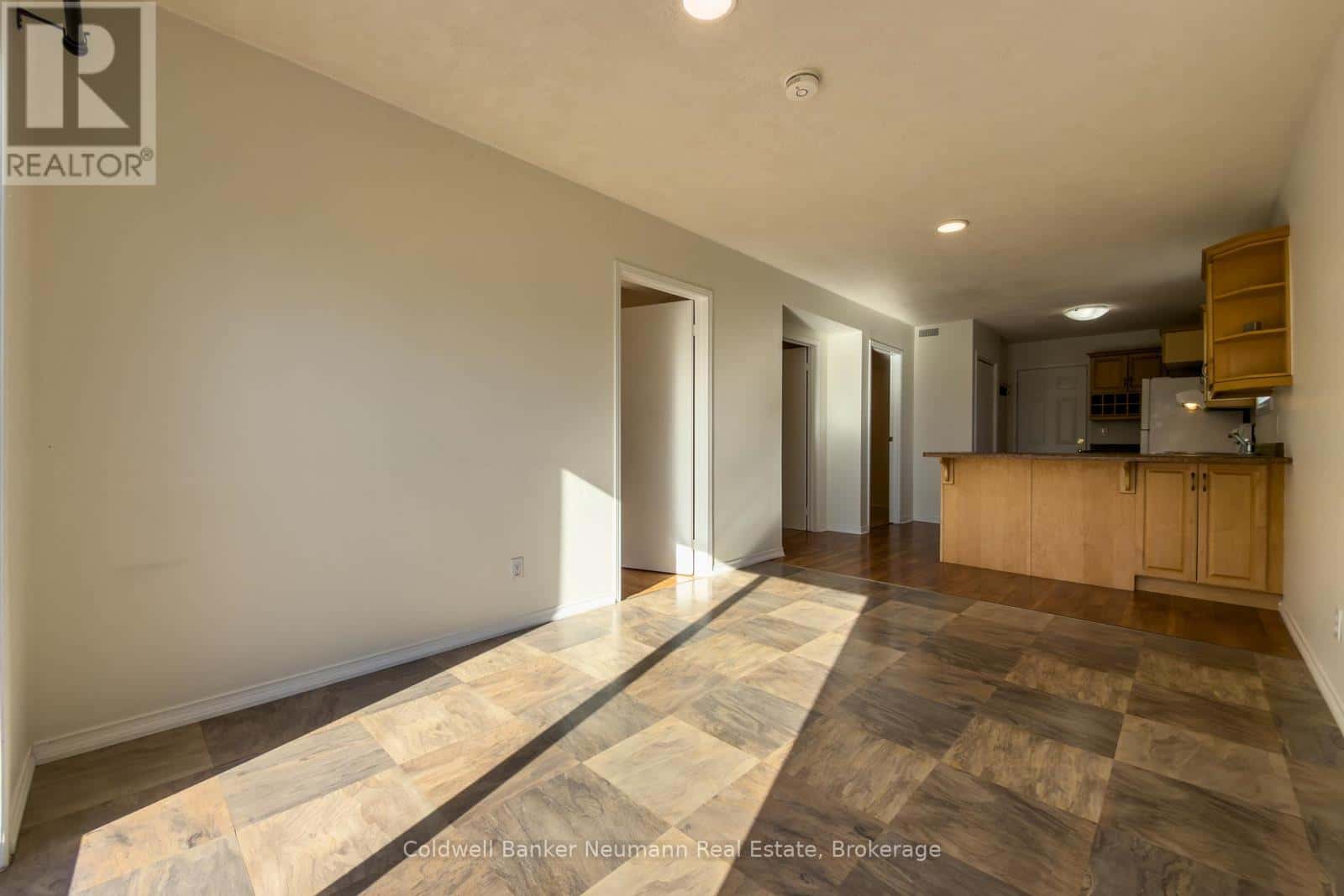 18 O'CONNOR LANE — Guelph (Grange Road), Ontario - Photo 5 of 17