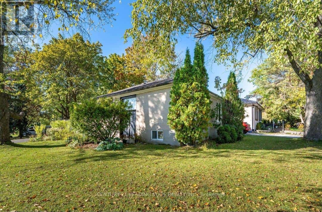 MAIN - 30 FOREHT CRESCENT — Aurora (Aurora Heights), Ontario - Photo 2 of 10