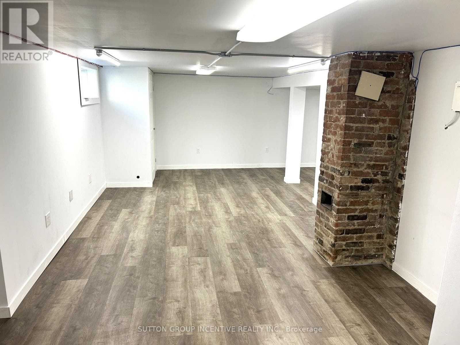 18 WORSLEY STREET — Barrie (City Centre), Ontario - Main photo