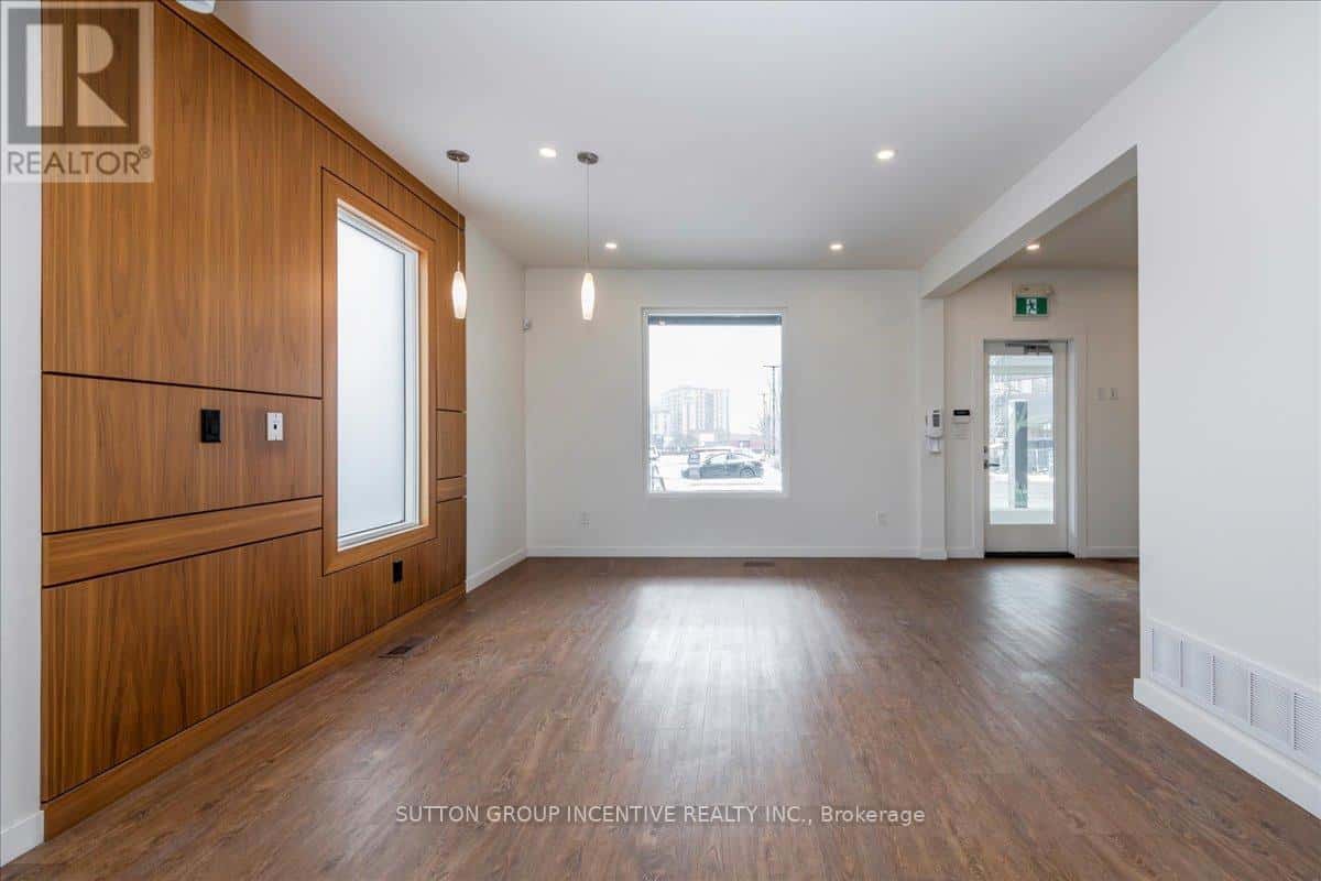 18 WORSLEY STREET — Barrie (City Centre), Ontario - Photo 4 of 38