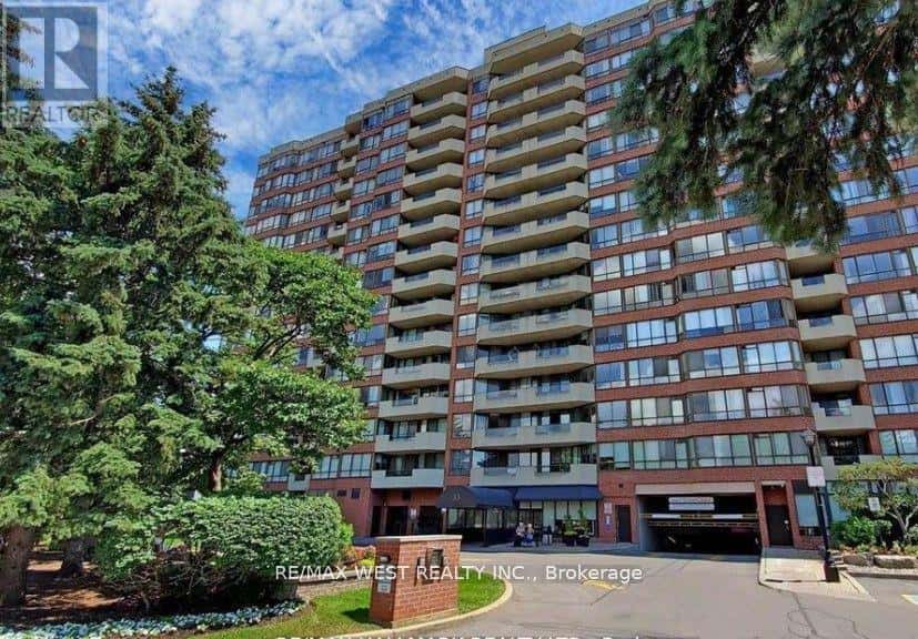 501 - 33 WELDRICK ROAD E — Richmond Hill (Observatory), Ontario - Photo 2 of 18