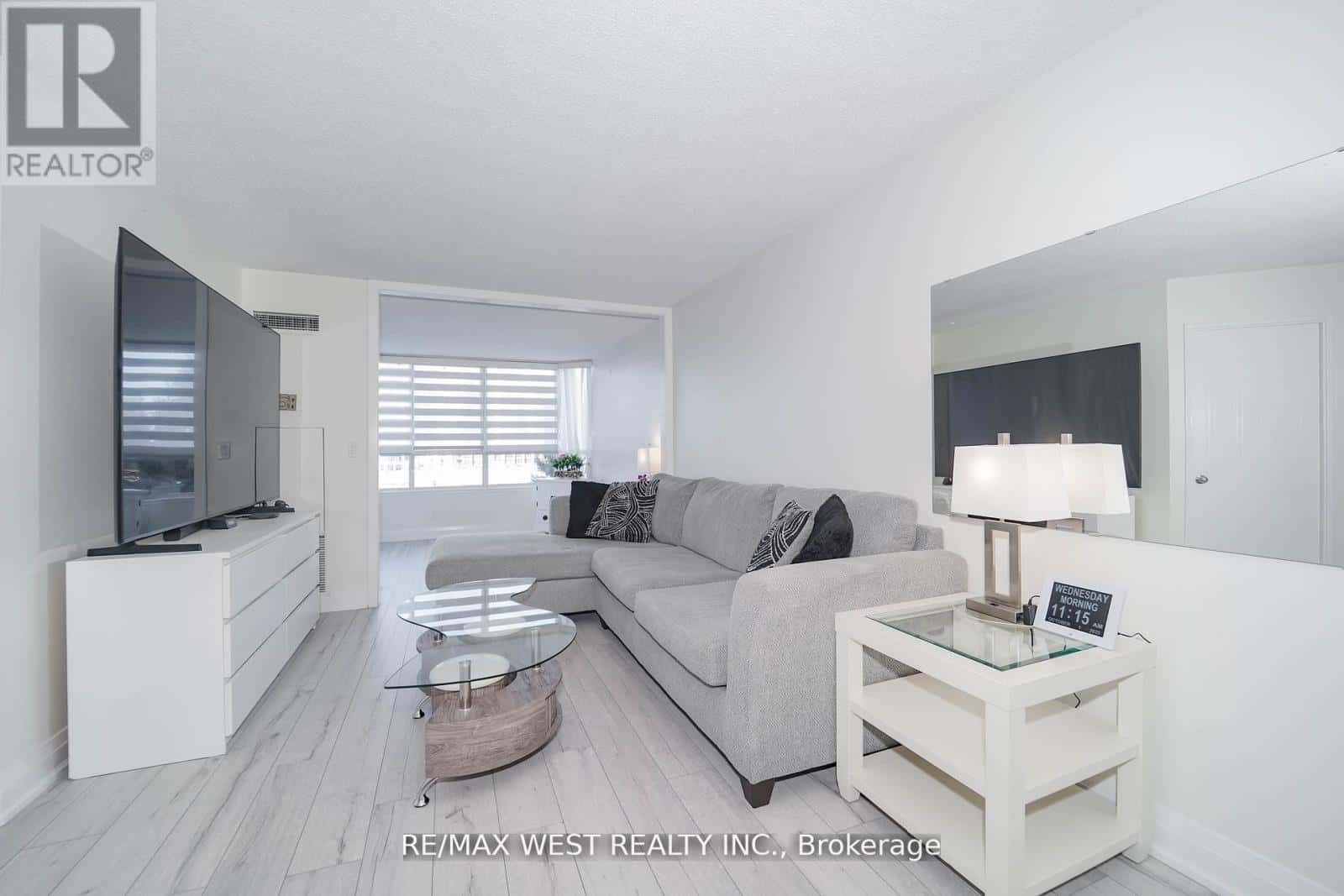 501 - 33 WELDRICK ROAD E — Richmond Hill (Observatory), Ontario - Photo 3 of 18