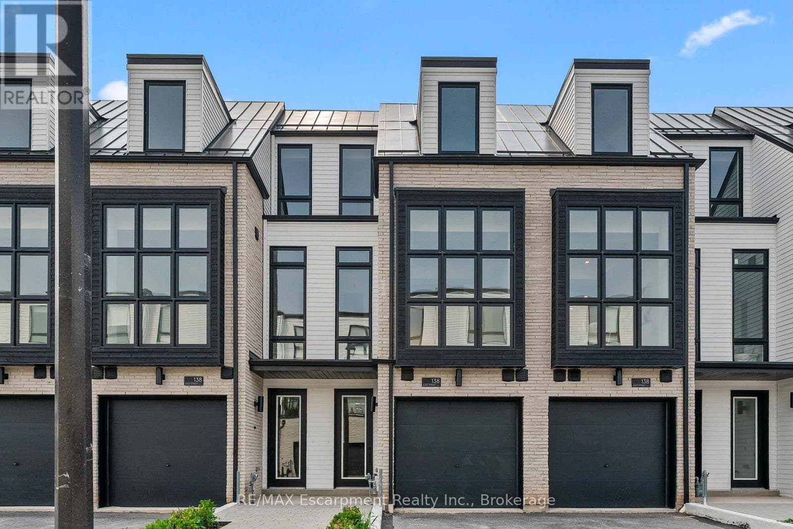 4 - 138 EAST STREET — Oakville (BR Bronte), Ontario - Main photo