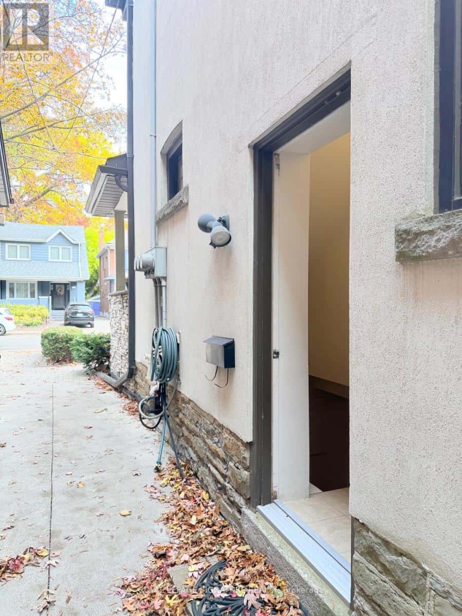 BSMT - 490 WINDERMERE AVENUE — Toronto (Runnymede-Bloor West Village), Ontario - Photo 2 of 19