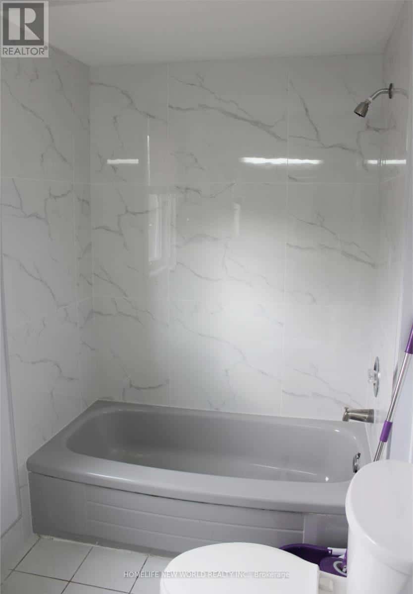 328 PORT ROYAL TRAIL — Toronto (Milliken), Ontario - Photo 4 of 34