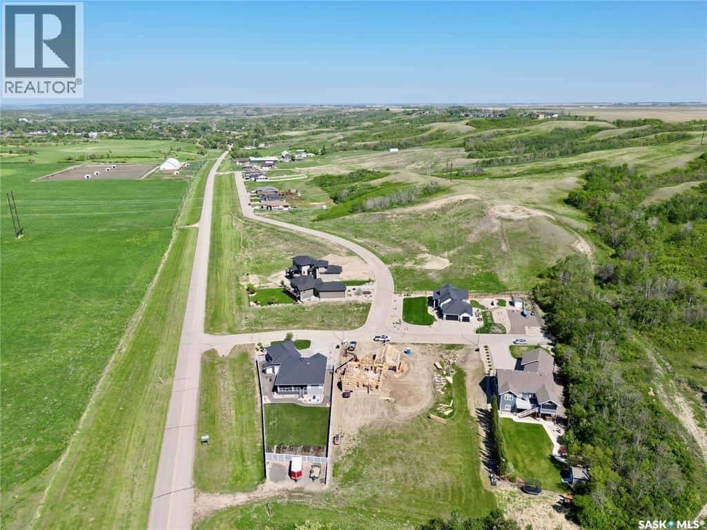 145 Palomino DRIVE — Lumsden, Saskatchewan - Photo 4 of 5