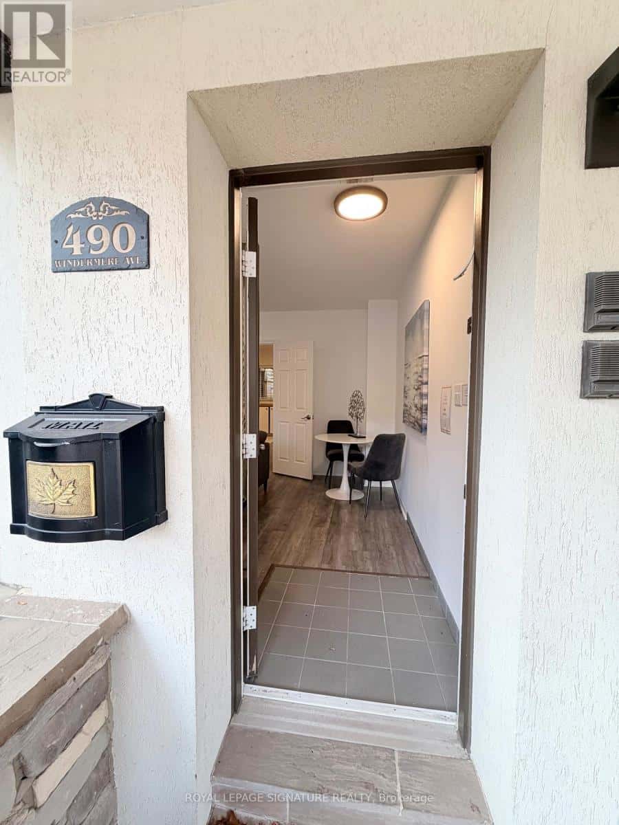 MAIN - 490 WINDERMERE AVENUE — Toronto (Runnymede-Bloor West Village), Ontario - Photo 3 of 19