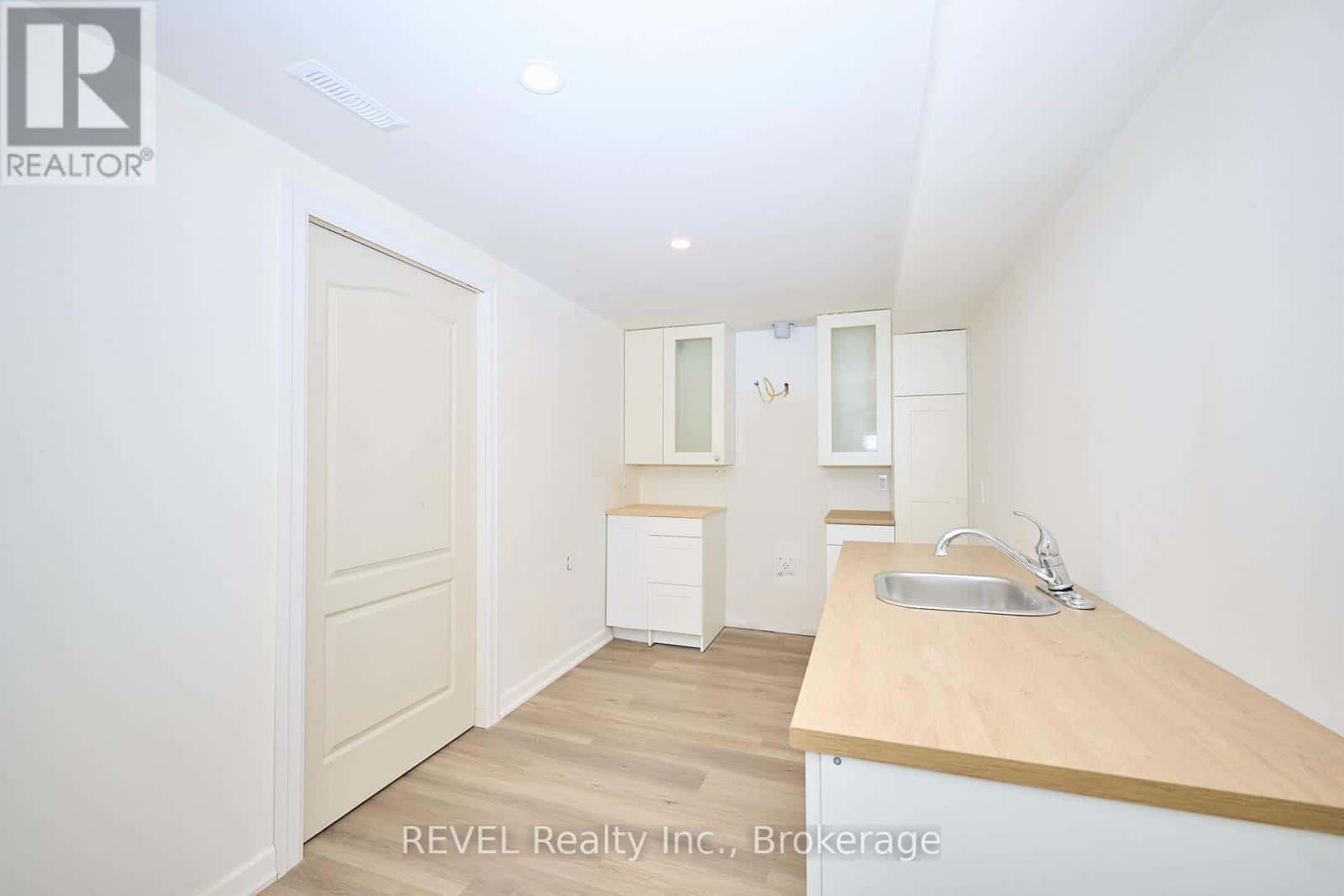 104 TULIPTREE ROAD — Thorold (Confederation Heights), Ontario - Photo 5 of 34