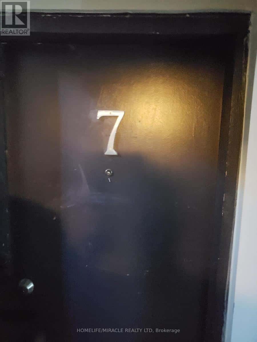 7 - 78 FIFTH STREET S — Toronto (New Toronto), Ontario - Photo 3 of 8