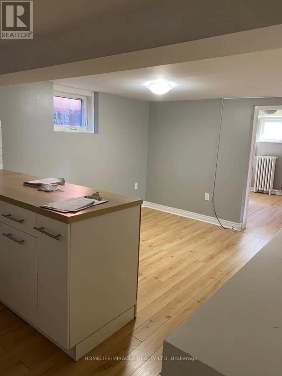 7 - 78 FIFTH STREET S — Toronto (New Toronto), Ontario - Photo 4 of 8