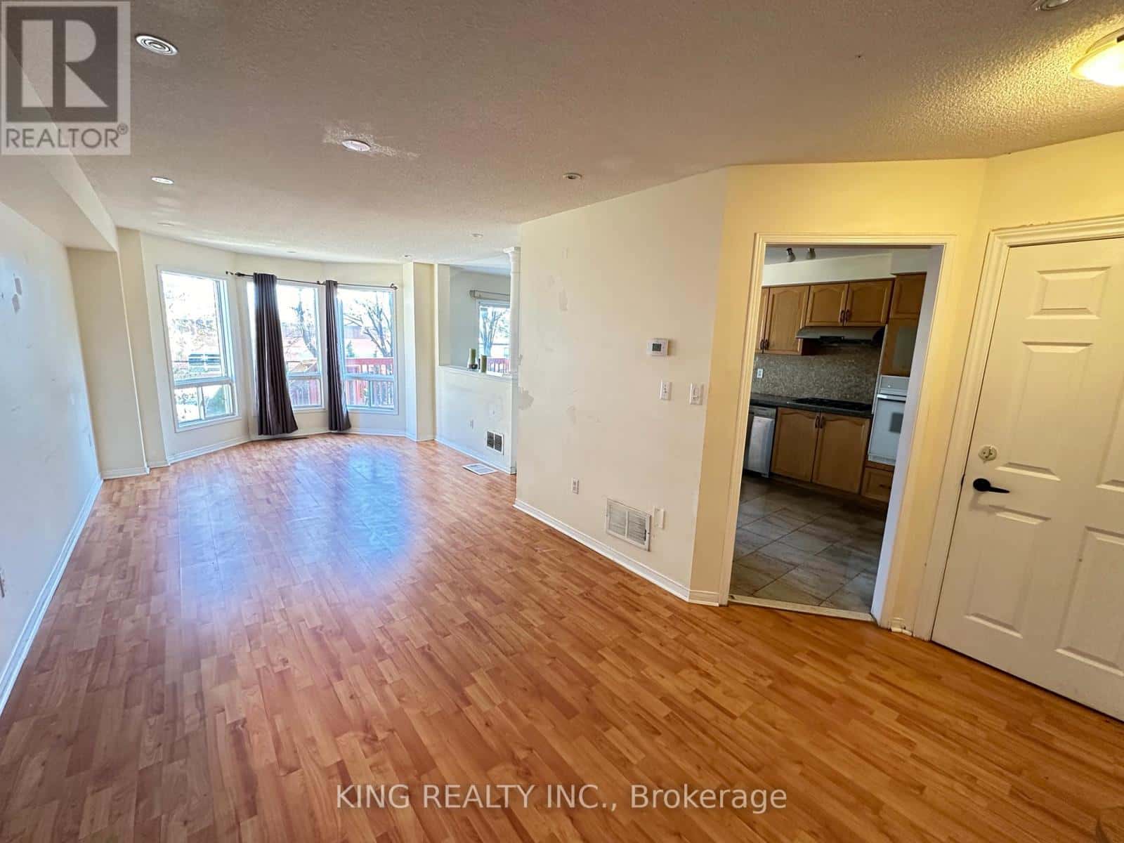 77 FORESTGROVE CIRCLE — Brampton (Heart Lake East), Ontario - Photo 2 of 41