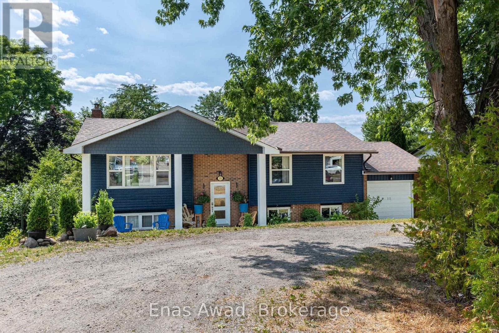 252 QUEEN STREET — Selwyn, Ontario - Main photo