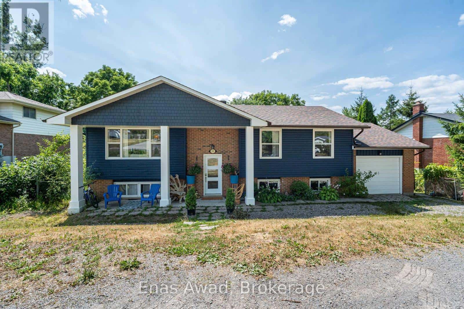 252 QUEEN STREET — Selwyn, Ontario - Photo 2 of 28