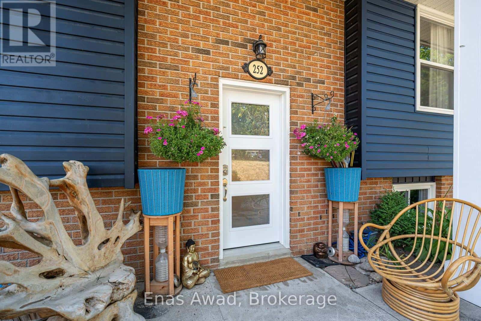 252 QUEEN STREET — Selwyn, Ontario - Photo 3 of 28