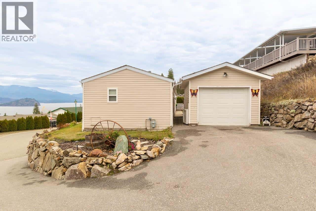 1510 Trans Canada Highway Unit# 61 — Sorrento, British Columbia - Photo 2 of 45