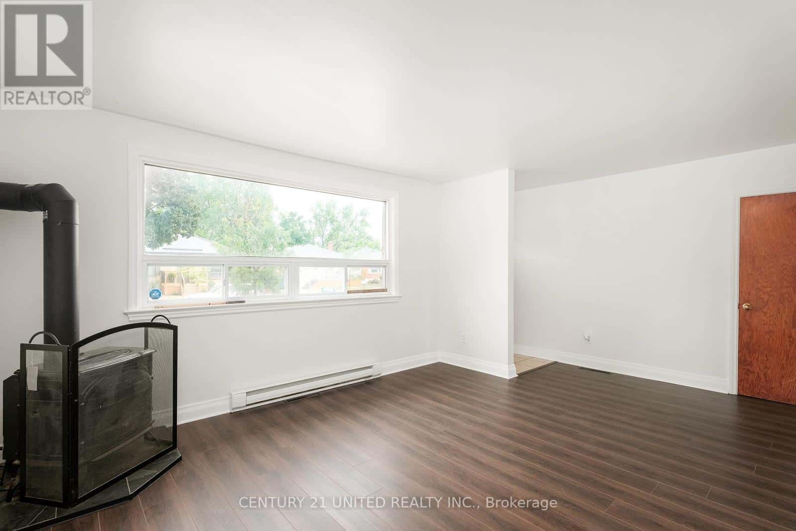 641 BELLAIRE STREET — Peterborough (Otonabee Ward 1), Ontario - Photo 2 of 36