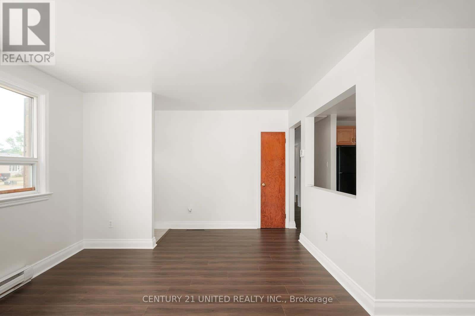 641 BELLAIRE STREET — Peterborough (Otonabee Ward 1), Ontario - Photo 3 of 36