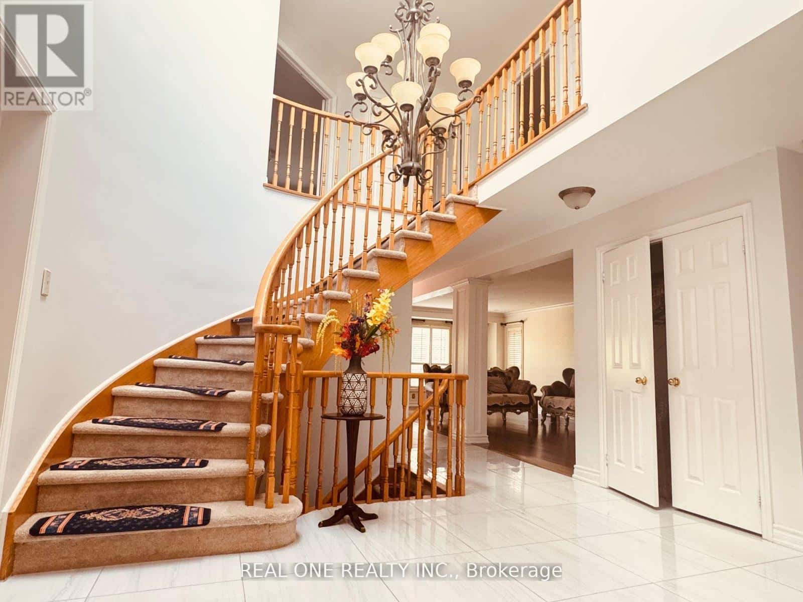 3 ELMSLEY DRIVE — Richmond Hill (Observatory), Ontario - Photo 2 of 16