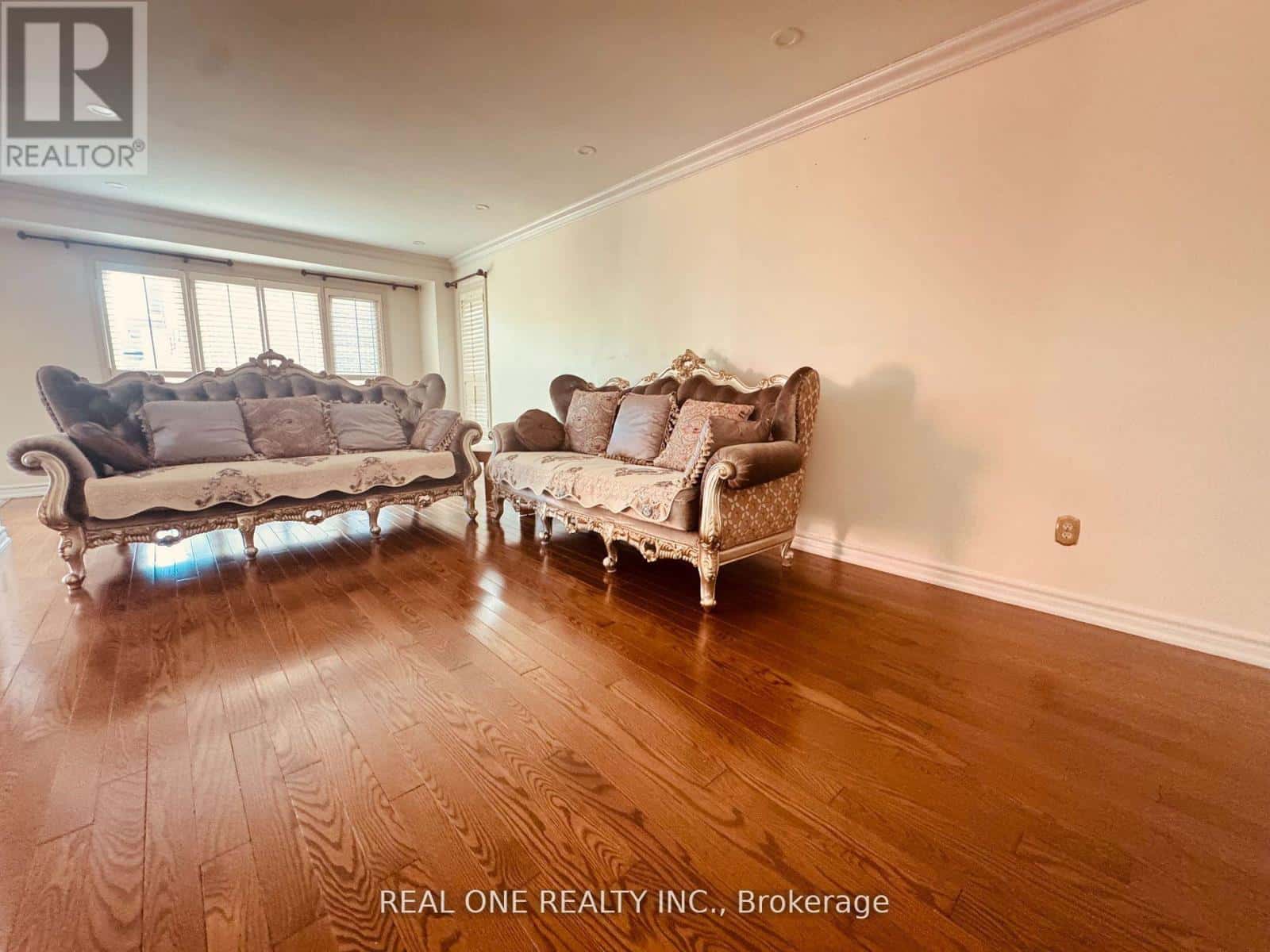 3 ELMSLEY DRIVE — Richmond Hill (Observatory), Ontario - Photo 3 of 16