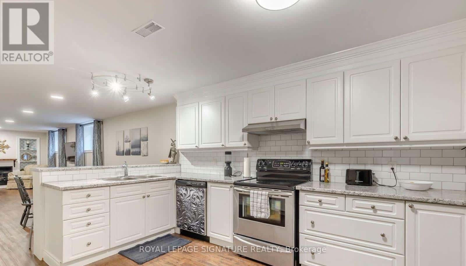 LOWER - 10 DUVAL DRIVE — Barrie (East Bayfield), Ontario - Photo 5 of 13