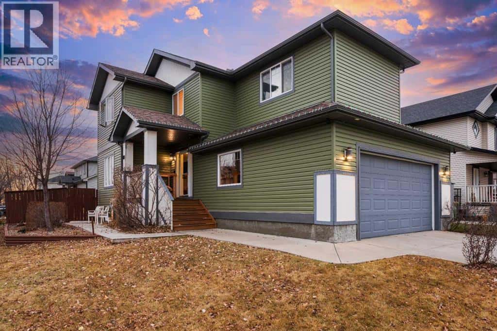 21 Mckinnon Street NW — Langdon, Alberta - Photo 3 of 46