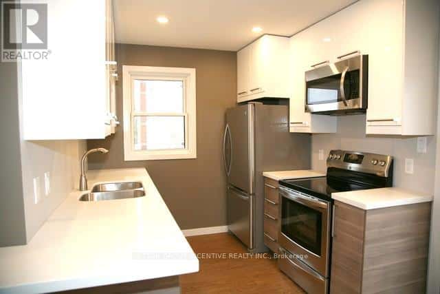 18 WORSLEY STREET — Barrie (City Centre), Ontario - Photo 2 of 38