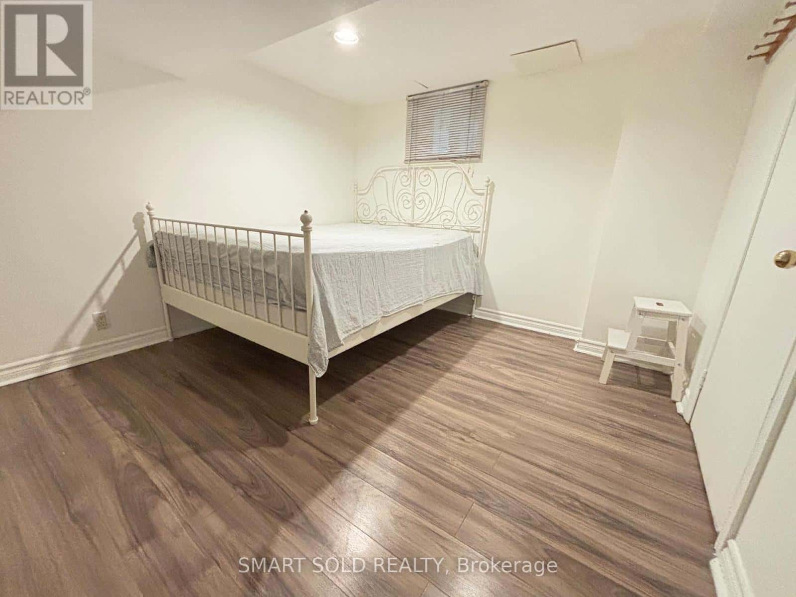 BSMT - 51 THIRTEENTH STREET — Toronto (New Toronto), Ontario - Photo 2 of 6