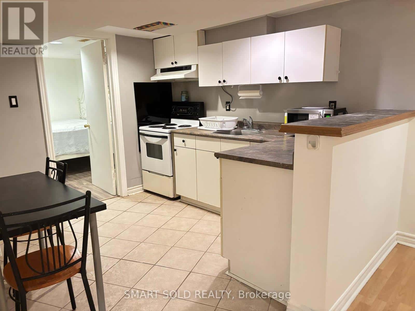 BSMT - 51 THIRTEENTH STREET — Toronto (New Toronto), Ontario - Photo 3 of 6