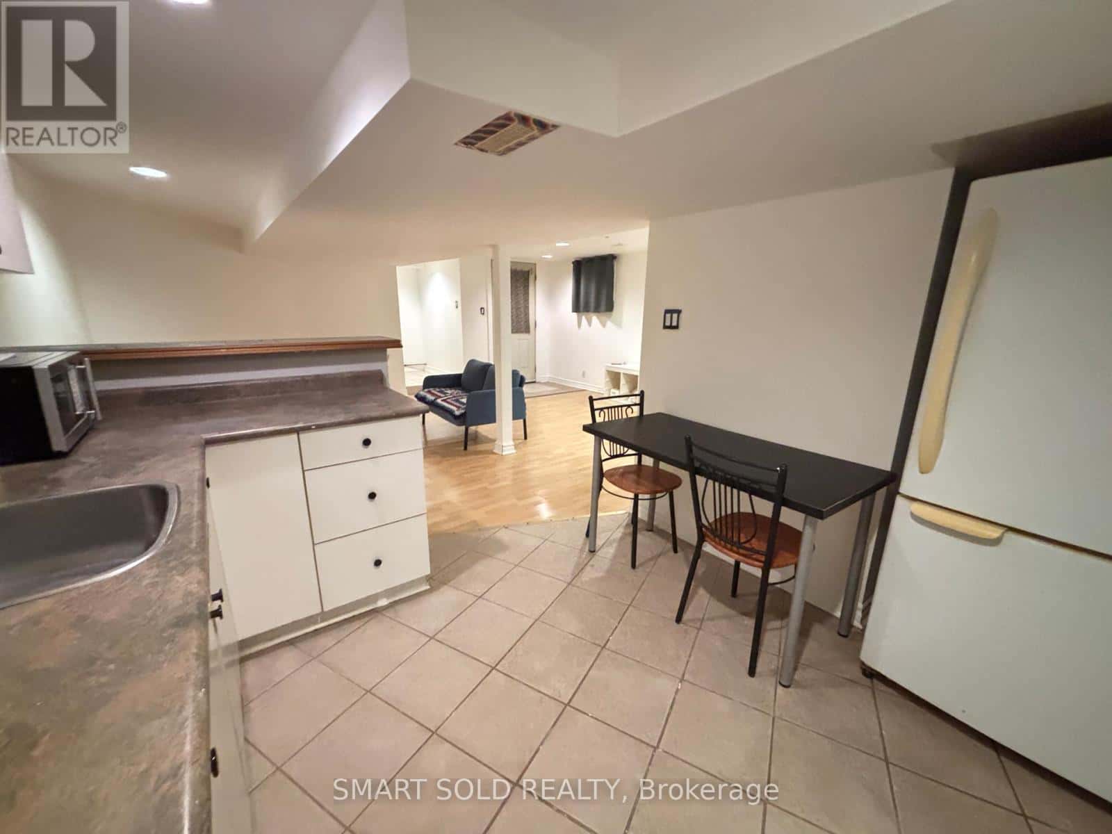 BSMT - 51 THIRTEENTH STREET — Toronto (New Toronto), Ontario - Photo 4 of 6