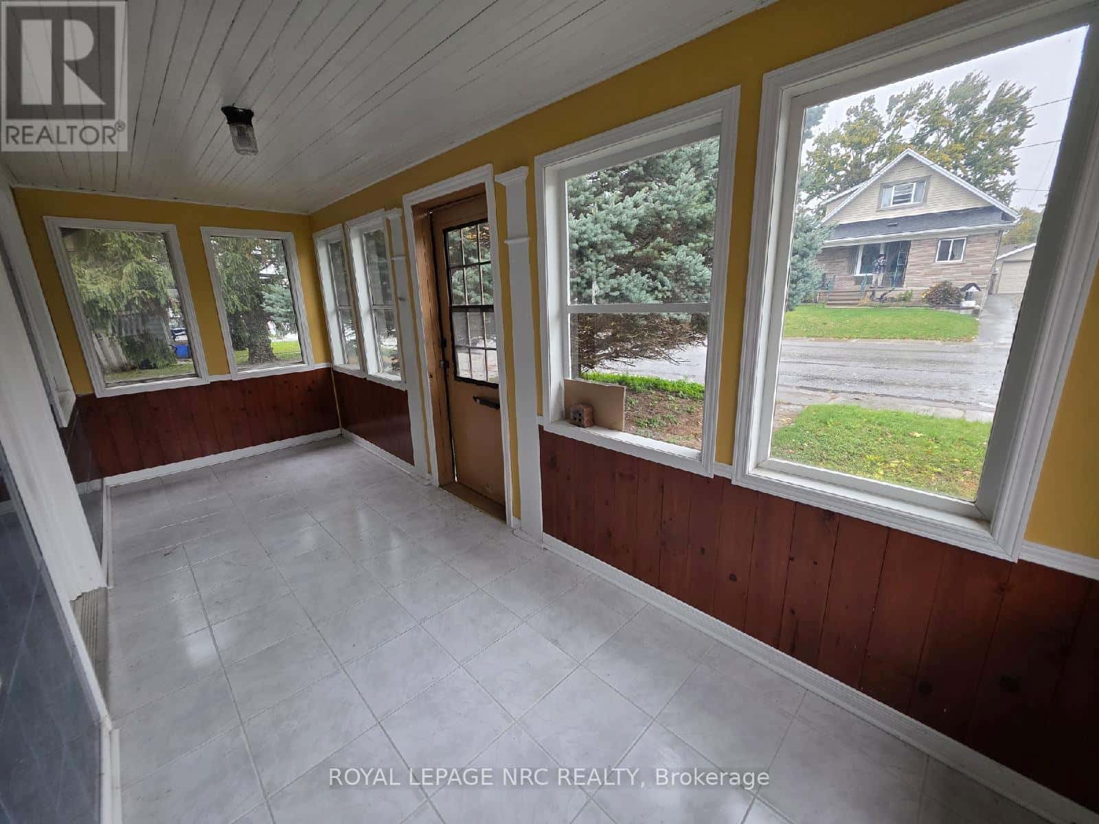 6414 TAYLOR STREET — Niagara Falls (Dorchester), Ontario - Photo 2 of 17