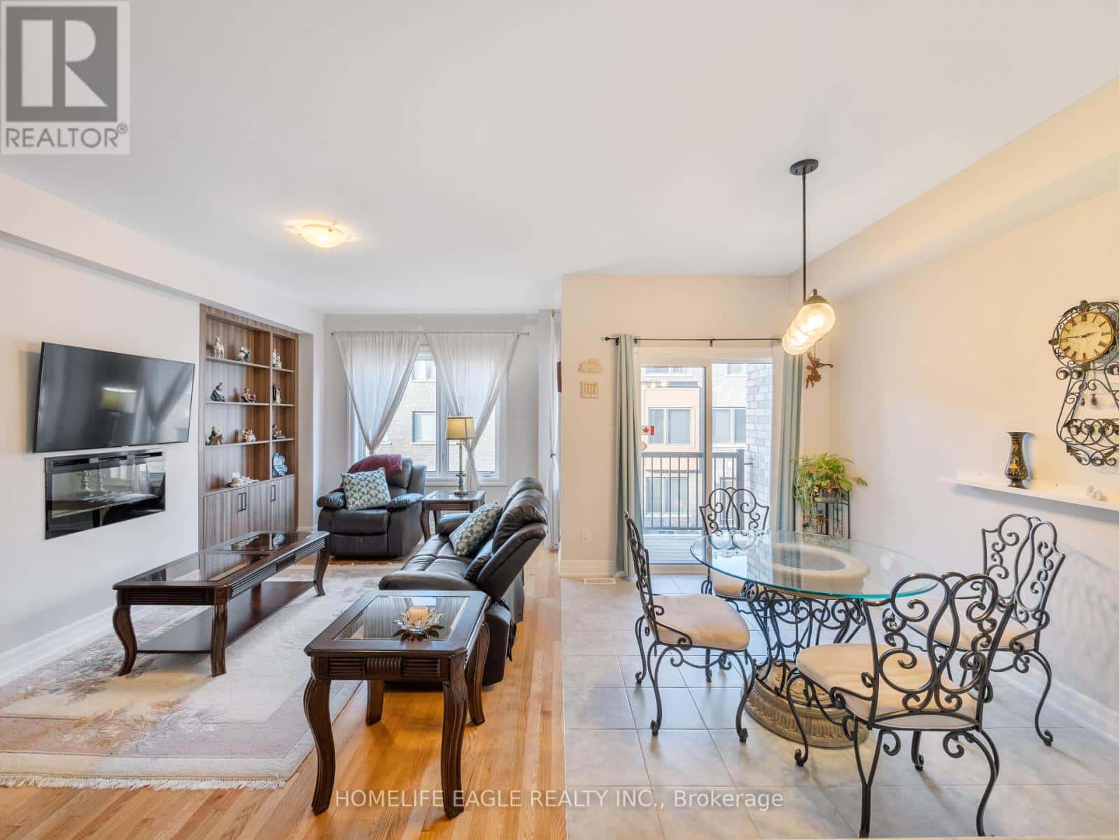 20 VANTAGE LOOP — Newmarket (Woodland Hill), Ontario - Photo 4 of 21