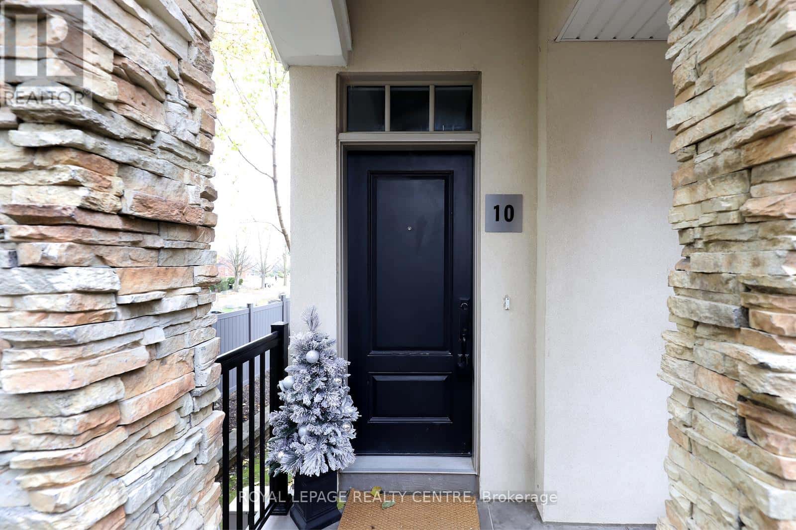 10 - 3077 CAWTHRA ROAD — Mississauga (Applewood), Ontario - Photo 3 of 42