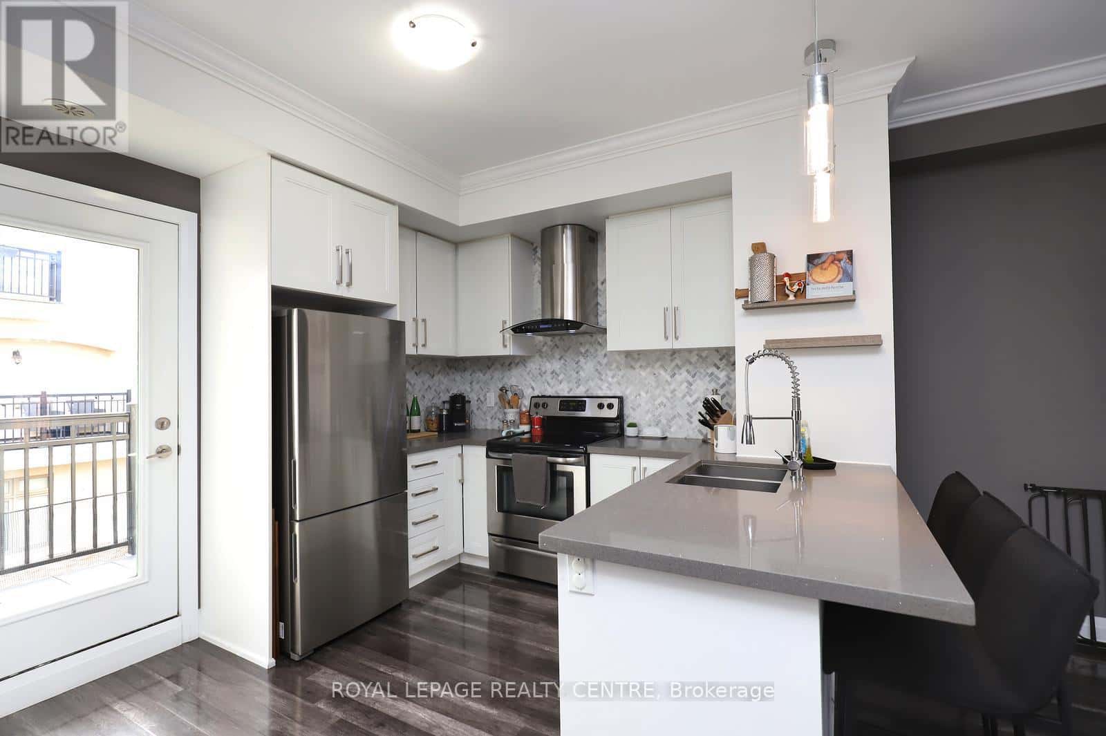 10 - 3077 CAWTHRA ROAD — Mississauga (Applewood), Ontario - Photo 5 of 42