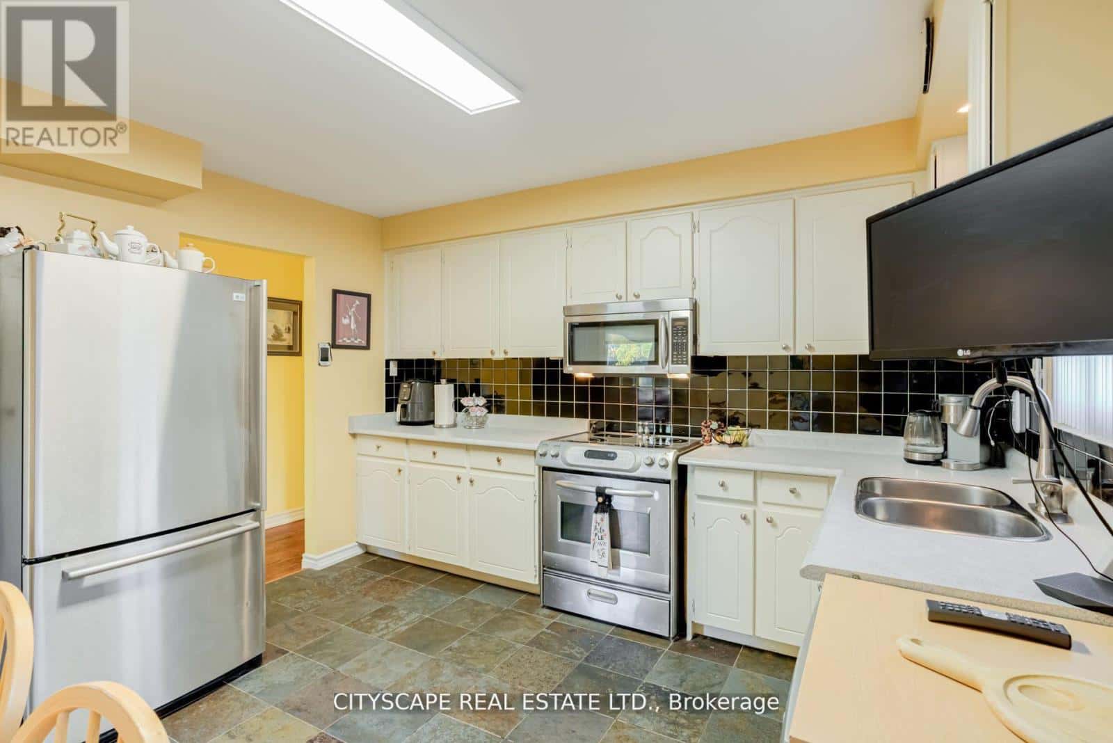 22 JADE CRESCENT — Brampton (Northgate), Ontario - Photo 5 of 42