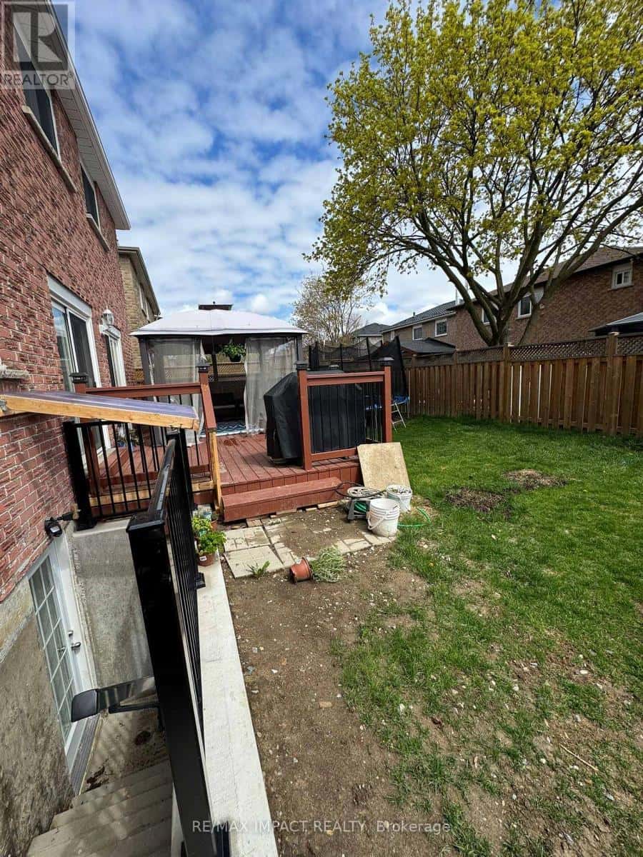 87 LARGE CRESCENT N — Ajax (Central West), Ontario - Photo 3 of 12