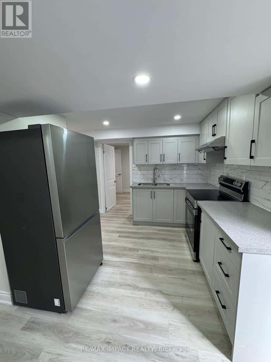 87 LARGE CRESCENT N — Ajax (Central West), Ontario - Photo 4 of 12