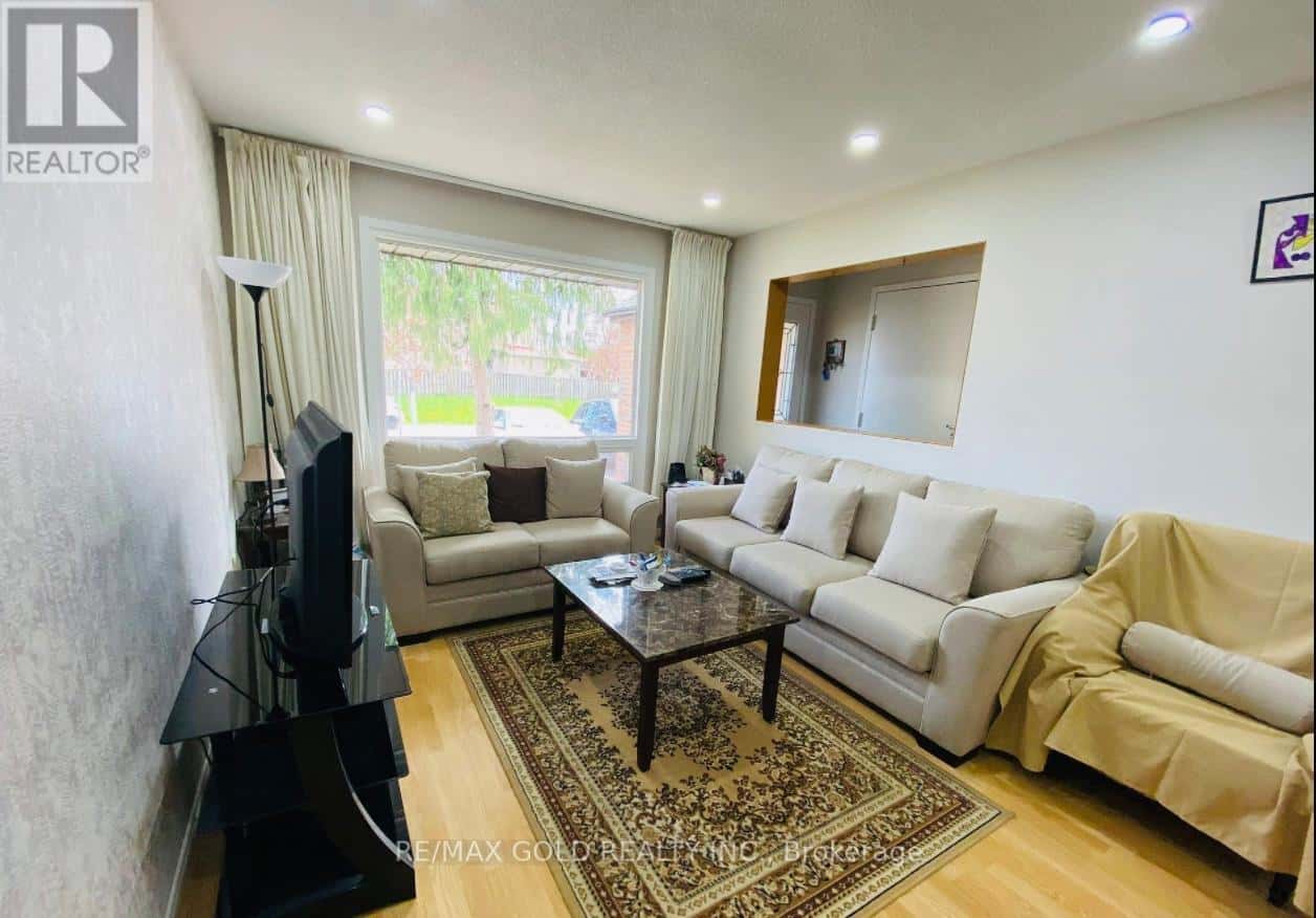 100 RAWLING CRESCENT — Brampton (Heart Lake East), Ontario - Photo 5 of 20