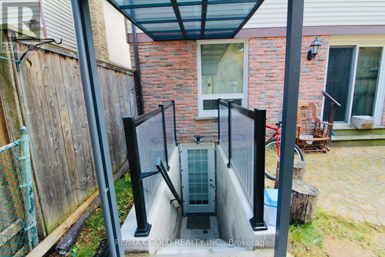 100 RAWLING CRESCENT — Brampton (Heart Lake East), Ontario - Photo 3 of 20