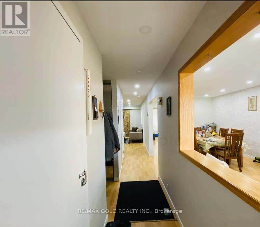 100 RAWLING CRESCENT — Brampton (Heart Lake East), Ontario - Photo 4 of 20