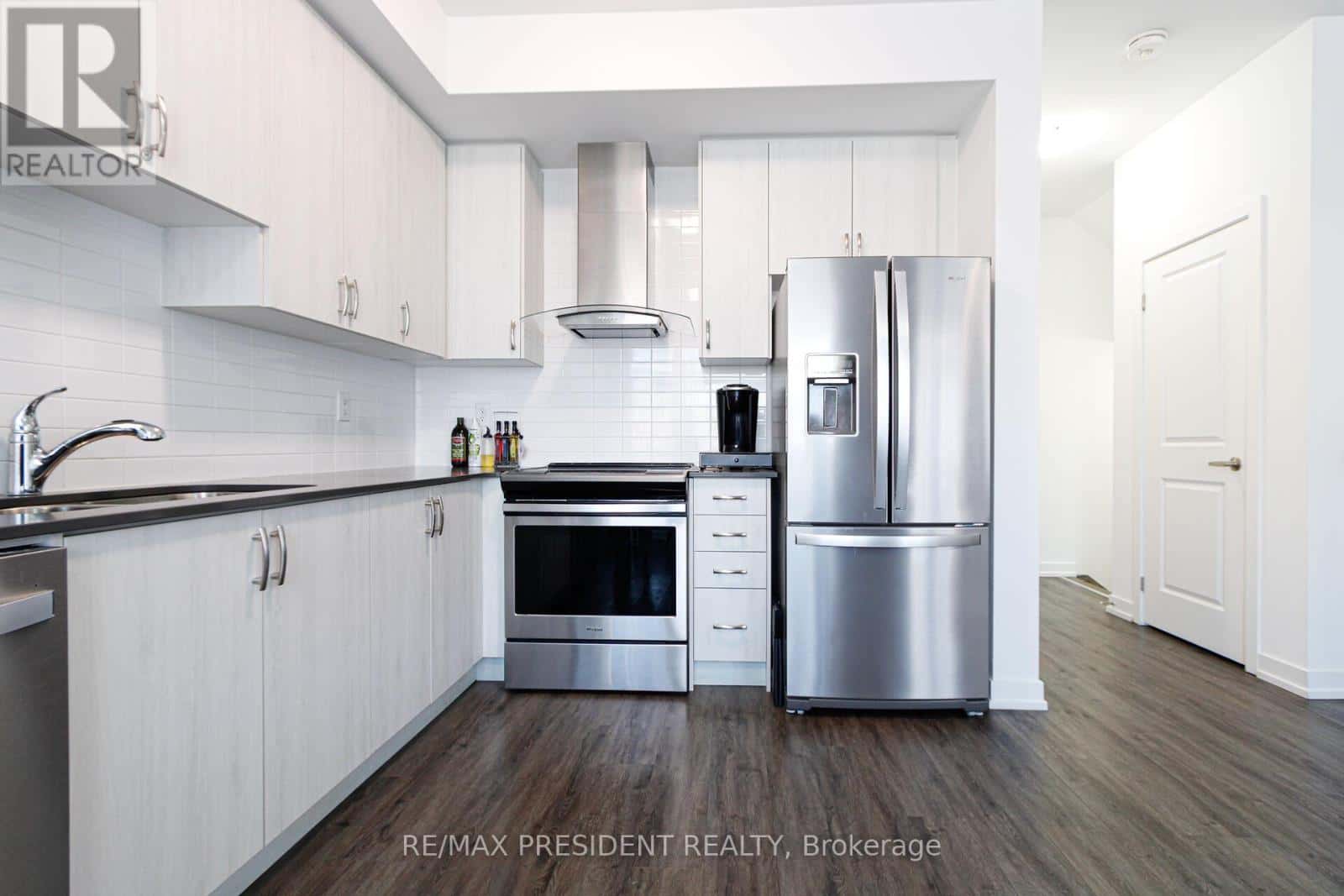 41 HEARNE STREET — Vaughan (Vaughan Grove), Ontario - Photo 2 of 50