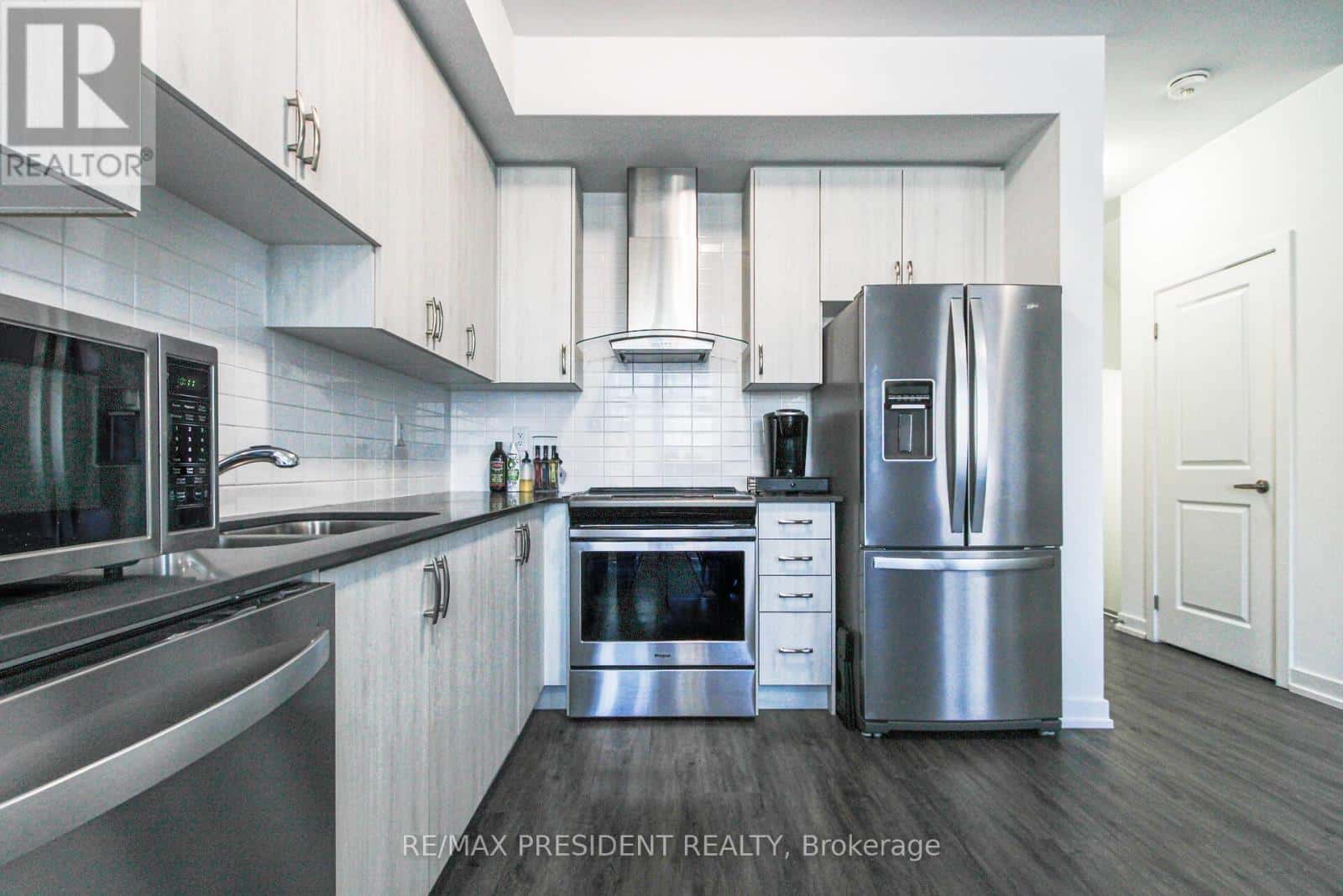 41 HEARNE STREET — Vaughan (Vaughan Grove), Ontario - Photo 3 of 50